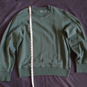 Uniqlo 2019 Green Long Sleeve Sweatshirt (Small)